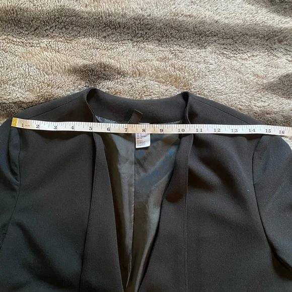 H&M a-symmetrical blazer - Picture 11 of 11